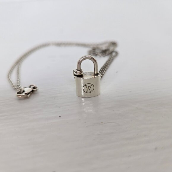 Louis Vuitton Lock It Silver Pedant Necklace for Unicef - Picture 9 of 9